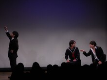 鬼ヶ島のコント。転校生の登場をきっかけに予想もつかない学園ドラマが展開する。