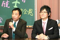 「U字工事が加入して漫才協会が活気づく。これを機に若手にも入ってもらいたいですね」と語ったナイツ土屋（右）と、「ウッチャンナンチャンを入れます」とうそぶいたナイツ塙（左）。