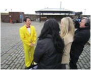 ダンディー市民の間に徐々に浸透するダンディギャグ。