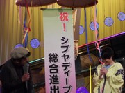 会見では、BS2から総合に進出したことを祝って記念のくす玉を用意。