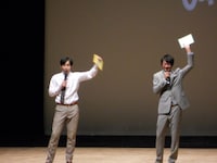 MCを務めたハマカーンも、学生芸人のネタの完成度にびっくりした様子。今回はネタ披露がなかったため、楽屋のプロ芸人たちにどんどんプレッシャーをかけていた。