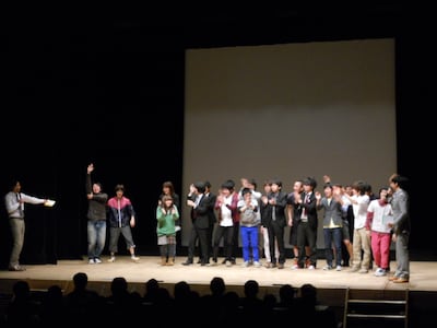 「漫才を愛する学生芸人No.1決定戦～プロの芸人にも色々ときいちゃいましたSP～」には、予選を勝ち抜いた大学生の10組が渾身の漫才を披露。オープニングでは、あまりの元気の良さに、MCのハマカーンも「テレビ見すぎ！リアクション上手だな～」と感心。