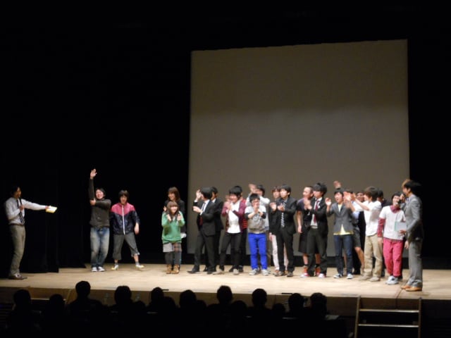 「漫才を愛する学生芸人No.1決定戦～プロの芸人にも色々ときいちゃいましたSP～」には、予選を勝ち抜いた大学生の10組が渾身の漫才を披露。オープニングでは、あまりの元気の良さに、MCのハマカーンも「テレビ見すぎ！リアクション上手だな～」と感心。