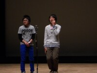 東京福祉大学と亜細亜大学のコンビ・はりねずみ。「今春休みだから旅行に行きたい」という出だしに、学生の多い会場も一気に話に引き込まれた。