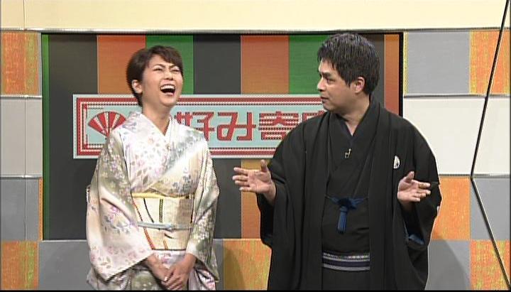 司会の立川志らくと藤井彩子アナウンサー。(c)NHK