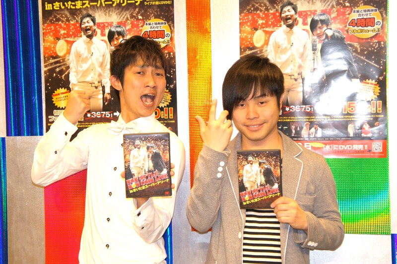 DVD「NON STYLE NON COIN LIVE in さいたまスーパーアリーナ」発売記念のヒット祈願イベントに出席したNON STYLE。