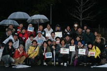 ふかわりょうと後輩芸人たち。