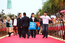 アンファー株式会社からは、たむらけんじ、陣内智則、ケンドーコバヤシ、藤井隆、海原やすよ ともこ、烏川耕一、たいぞう、村越周司、ハリガネロックが出席。渡辺直美の姿も。