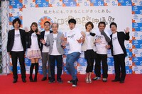 映画「FLY!～平凡なキセキ～」から、近藤真広、小籔千豊、相武紗季、温水洋一、後藤ひろひと、桜 稲垣早希、奈良井正巳、北橋悠佑。