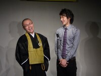 ドドん。石田は曹洞宗の住職という変わった経歴の持ち主。漫才ではスジャータに関する話をしようとしたり、坊主についての豆知識や決め台詞を繰り出した。