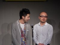 引っ越しをテーマにした漫才を披露したどぶろっく。隣の部屋に引っ越しの挨拶に行くと、その部屋には普通あるはずのないものが。彼ららしいエロを盛り込んだネタだったが、卒業したいテーマは「オ・ン・ナ」だそう。