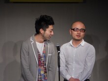 引っ越しをテーマにした漫才を披露したどぶろっく。隣の部屋に引っ越しの挨拶に行くと、その部屋には普通あるはずのないものが。彼ららしいエロを盛り込んだネタだったが、卒業したいテーマは「オ・ン・ナ」だそう。