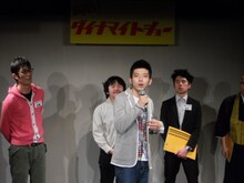 トーク中に弾けたどぶろっく森。「真面目に見られるがそんなことはない」と力説し、「本当は俺といい感じになりてぇんだろ」「幸せにすっから、俺についてきな」など、やさぐれた言葉を連発してみせた。