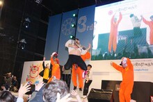 「ダイナマイトバカソウル」には、ダイノジ大地ら扮する“デブ旦那”のユニット・豊満乃風、X JAPANのコスプレをしたアップ・ダウン阿部、セクシードレスの渡辺直美、こりゃめでてーな大江扮する“mckj”なども登場。