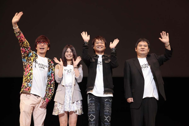 映画「幸運の壺 Good Fortune」の主演を務めたほっしゃん。と、アイドルオタク役のオリエンタルラジオ藤森。レッドカーペットを歩いたほっしゃん。は「歩いてみないとわからないんですけど、本当に元気をもらえるんですよね。元気を与えなあかんほうが逆に元気をもらっていいんかなと思ったりしますけど、それはまた“倍返し”でやりたいと思います」とコメント。