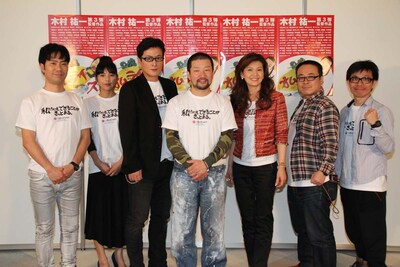 映画「オムライス」の舞台挨拶に登場した木村祐一監督。木村は「オムライスはみんなに愛されている料理だから」とタイトルの理由を説明。ポスターにあるオムライスは木村自身が作ったという。