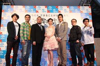 映画「Night Market Hero」では、バッファロー吾郎・木村の「今回、本当にいいチームでね。僕たちも！」という発言で会場が静寂に。慌てて「ここ笑っていいとこですよ！ 笑ってくださいね、みんな！」とフォローすると、監督や俳優陣は笑いをこらえるのに必死な様子だった。