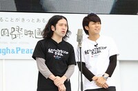 ネタステージに登場したピースだが、強風のため又吉の髪がグシャグシャに。綾部は「今日はこの状態を7分間見ていただきます」とアドリブをきかせた。トークでは、映画「青い春」に出演した又吉が「1000人のオーディションから選ばれた役どころは薬物中毒者。監督から『君しかいない。演技をせんといてくれ』とアドバイスされた」と当時のエピソードを明かした。