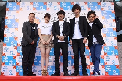 映画「TSY」の舞台挨拶。「タイムスリップできるならいつの時代がいいですか？」という質問では、カナリア安達が「僕はM-1グランプリで見事最下位になったので、その前日に戻りたい……」と告白。綾部が「優勝すると思ってたんだね」と言うと、安達は「（前日の自分に）“不参加しろ！”と言ってあげたい」と語り笑いを誘った。