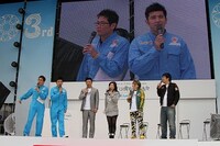 「沖縄小学生・青春映像祭」に登場したガレッジセール、シルク、世界のナベアツら。「子どもたちの笑顔の映像で幸せになれるけど、何で全部の映像におばはん（シルク）と野口英世さん（ナベアツ）が入ってるんですか？」とゴリがツッコむと、特別ゲストの大宮エリーは「2人が映ることで、間違った笑顔と子どもたちの純粋な笑顔の比較ができて良かった」と、絶妙なフォローで会場を笑わせた。