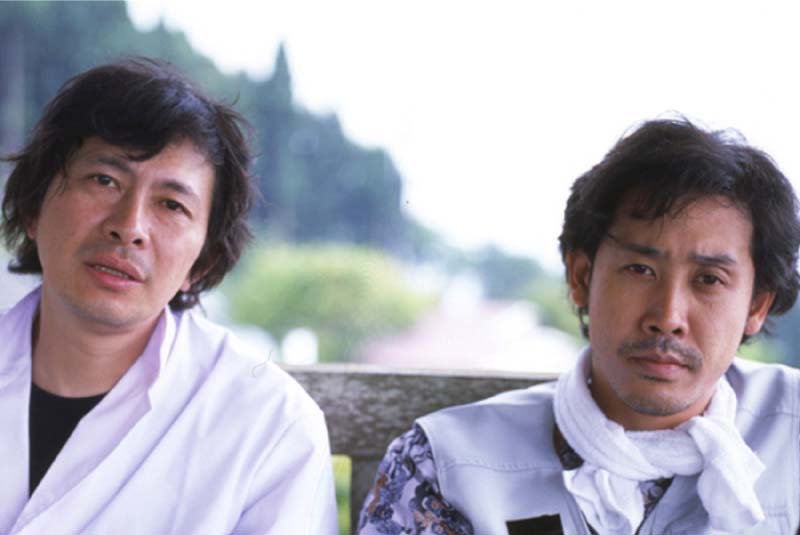 「水曜どうでしょう」に出演している鈴井貴之と大泉洋。今回も企画内容を知らされずに東京都内某所に連れてこられた大泉。果たしてその行き先は。(c)HTB