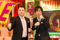 新番組「ブラマヨ衝撃ファイル 世界のコワ～イ女たち」でMCを務めるブラックマヨネーズ。