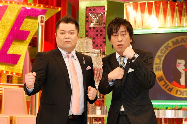 新番組「ブラマヨ衝撃ファイル 世界のコワ～イ女たち」でMCを務めるブラックマヨネーズ。