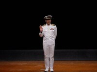 チームEの大神クヒオ。クヒオ大佐の格好で、結婚相手の女性を捜そうと、自らのいいところをアピールしてまわった。