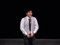 チームHのエハラマサヒロ。やまもとまさみの代理出演だが、ボイスパーカッション、下ネタ、渋い芸人のモノマネなど器用にネタを繰り広げた。