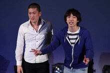 前説恒例の声かけも練習。「セブンイレブン！」「いい気分！」など、どのかけ声にも元気よく返す観客に、関根が「恋って？」と声をかけると静寂が。岡部は「何でもいいんですよ！」とレベルアップを求めた。(c)フォトプロ