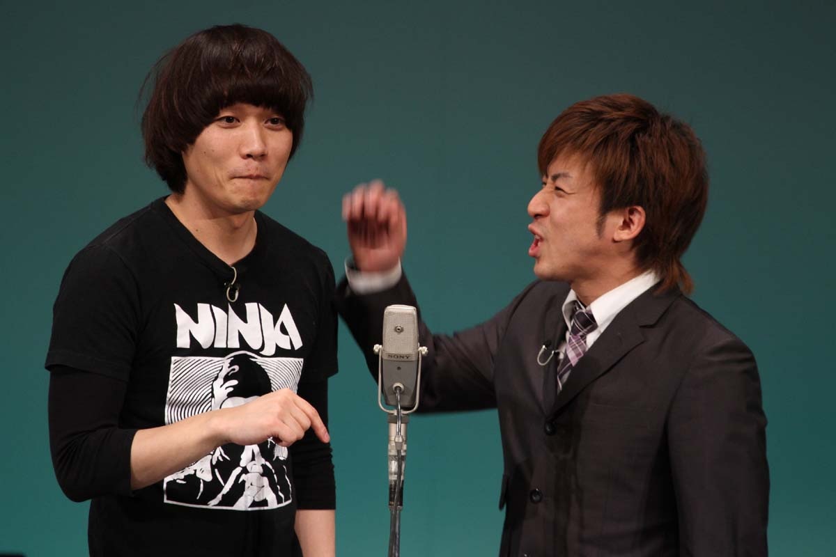 漫才では、人気のネタ3文字ゲームや、昔話に出て来る妖怪などを披露。自由な白井に菊地が振り回されっぱなしだった。(c)フォトプロ