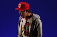 コントでは、漫才とうって変わって菊地も自由度がアップ。さまざまな言動で観客を楽しませた。(c)フォトプロ