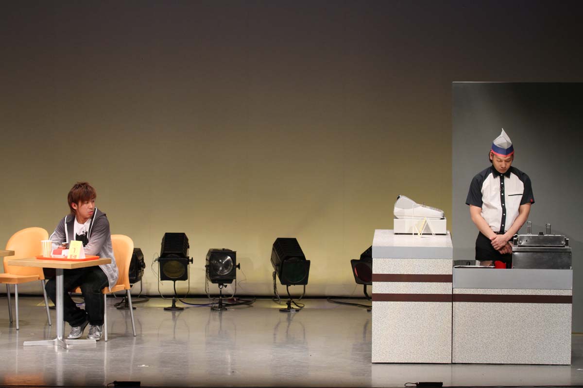 最後のネタ「ファーストフード」は「コンビニ」に続く音ネタ。今回もある音が壮大な展開に。