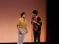 南国姉妹は国場のデートのシミュレーションに挑戦。イラっとした南山の行動に、国場の甲高いツッコミが響いた。