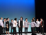 「WEL BATTLE」に出演したMCのロッチと、乙、マンTENブラザーズ、ソフトアタッチメント、ミリオンズ、ペパーミントの風に吹かれて、サンシャイン池崎、笑撃戦隊。対決ネタコーナーには、よしもとクリエイティブ・エージェンシーからトンファー、南国姉妹、すずらんが登場した。