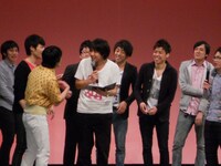 南国姉妹・国場の声に驚いたロッチ。コカドはライブ終盤、国場のモノマネが上達していた。