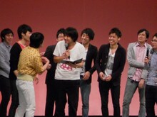 南国姉妹・国場の声に驚いたロッチ。コカドはライブ終盤、国場のモノマネが上達していた。