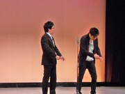 トンファー山西は「仕事帰りのサラリーマンをやってみたい」と、小浜が主人を演じる店に飲みに行くが……。審査員の投票によって2対1でペパーミントに勝利した。