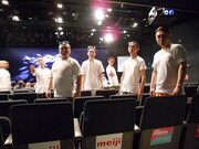 開演前の会場には市川AB蔵の格好をしたRG軍団が、客席の間を練り歩いた。BGMはRGが歌うBARBEE BOYSの「目を閉じておいでよ」。