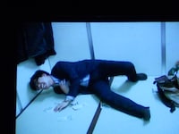 RGが仕込んだ「あるある早く言いたいウィルス」に苦しむユウキロック。手にしていた紙幣がこぼれ落ち、「紙幣あるある」を口から絞り出した。