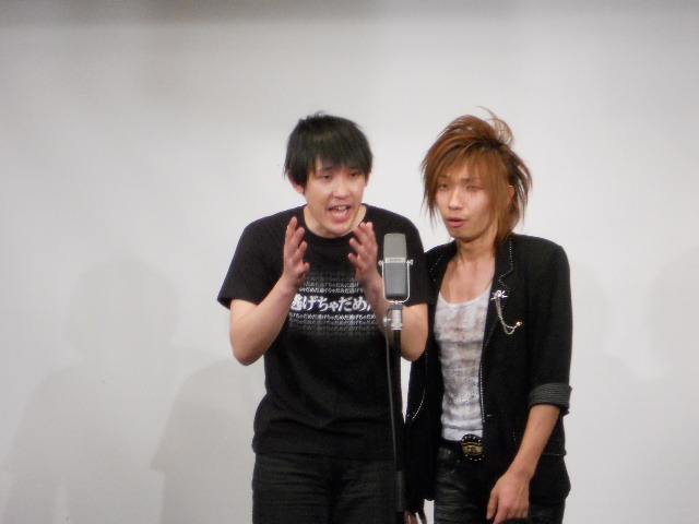 漫才を披露した静。ひらのっちの派手な誕生日の話に、悔しくて心が折れそうになる濱村。しかし自らのTシャツには心の声が。定期ライブ「お笑いウイローウリVOL.110」次回は4月26日に東京・中野twlにて開催。