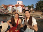 DVD「東野・岡村の旅猿 プライベートでごめんなさい…出川哲朗ともう一度インドの旅 プレミアム完全版」の一場面。