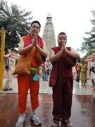 DVD「東野・岡村の旅猿 プライベートでごめんなさい…出川哲朗ともう一度インドの旅 プレミアム完全版」の一場面。