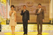 「第46回上方漫才大賞」の司会を務める大平サブロー、関純子（関西テレビアナウンサー）、原田年晴（ラジオ大阪アナウンサー）。(c)KTV