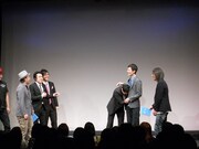 ナイツ塙は登場早々「（あきげんの）元気いないの？ 来た意味ないじゃん。元気以上の人早々現れないよ」とゴネだしたが、ジグザグザギーが登場した途端、仲良しの池田に飛びついた。