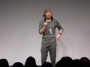 ロールプレイングゲームの登場人物になりきった狩野。独特の口調が笑いを誘う。4月18日（月）に千本桜ホールで開催される小島よしおとのトークライブ「消えたくない二人」は前売完売。しかし狩野曰く「毎回当日17人くらいキャンセルが出る」とのこと。