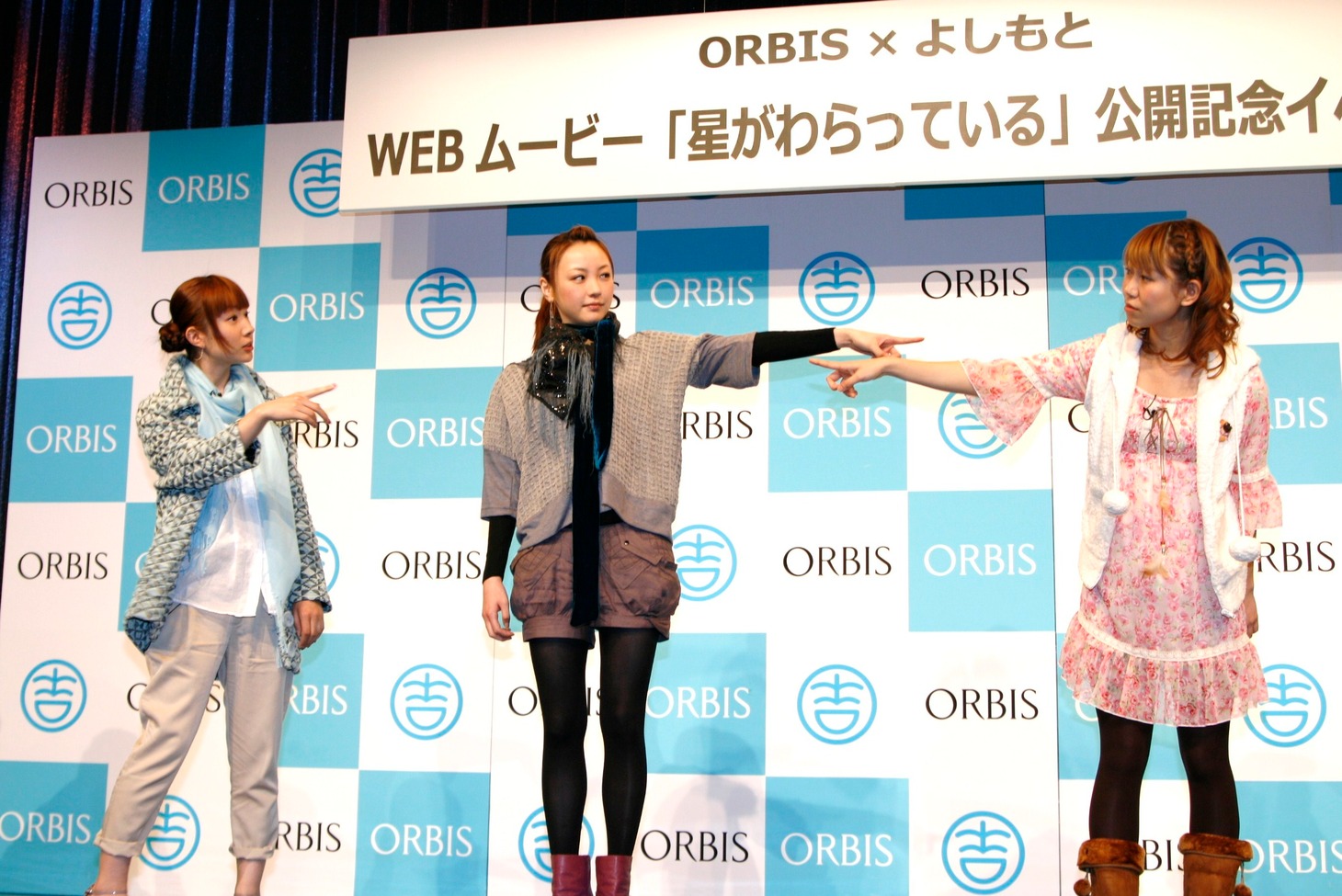 イベントでは「ルームシェアしたくない人」を名指しする場面も。桜 稲垣は「一度自宅に招いたときにエヴァのフィギュアをひっちゃかめっちゃかにされた」という理由で小泉を、小泉とちすんは「風呂に入らないから」と渡辺を、渡辺は「清潔なのが好きなので」と自分自身を指さした。