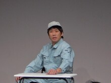 やまもとまさみは、工場のバイト面接に来た男性に対応し、手強い相手の要求にたじたじ。千葉テレビでスタートしたナイツの冠番組「ナイツのHIT商品会議室」に連続出演中。エンディングでは「言ってみるもんだぜ」とコメント。