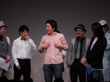 恒例となったツィンテル勢登のファッションチェック。今回は、母親が買ってきた某有名ブランドの商品で「ダサくない」と芸人たちはガッカリ。