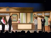 協力を嫌がる2丁拳銃・修士に、同級生時代の恩を売ろうと必死の2丁拳銃・小堀。